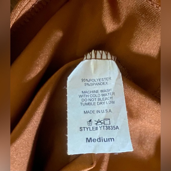 NWT Rust color off shoulder blouse. Size M. - Picture 5 of 5